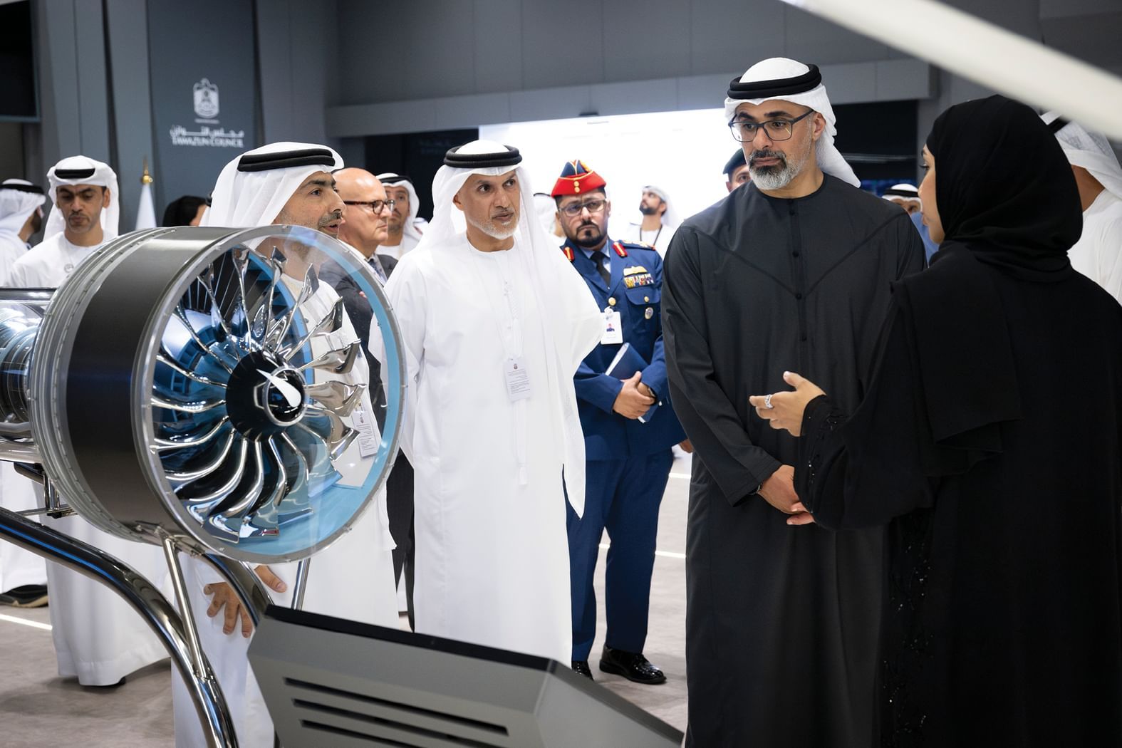 الامارات | خالد بن محمد بن زايد يشهد جانباً من فعاليات اليوم الثاني من معرضَي "آيدكس" و"نافدكس"