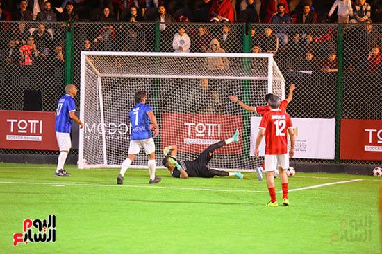 فوز أساطير العالم على الأساطير المصريين بركلات الترجيح 6-5.. صور