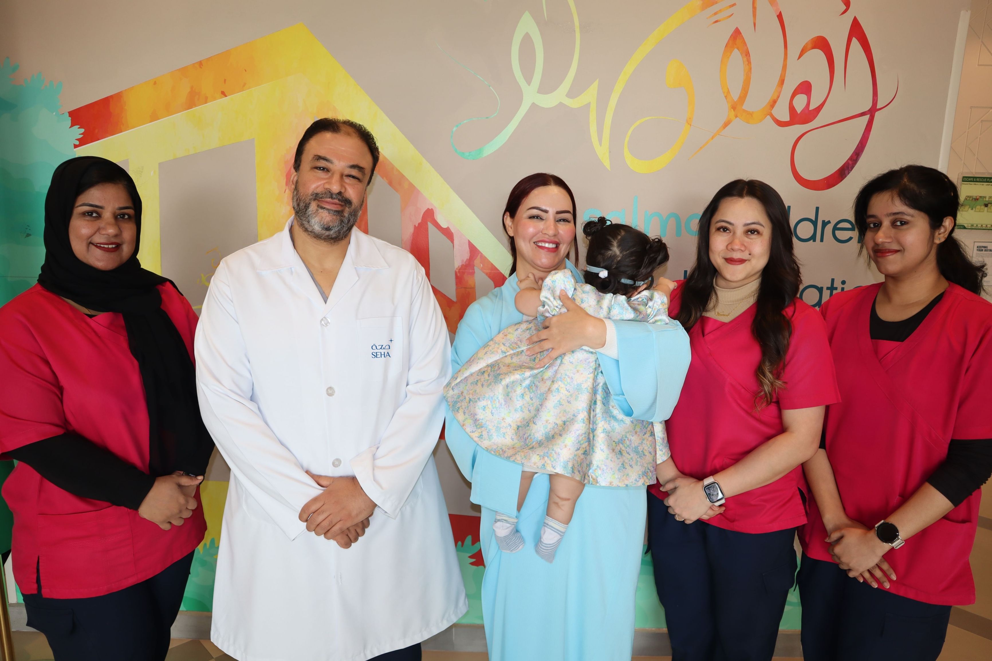 الامارات | مستشفى سلمى لرعاية الأطفال ينجح في علاج رضيعة مريضة باعوجاج المفاصل الخلقي