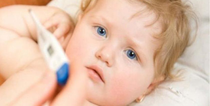 ارتفاع درجة الحرارة عند الأطفال.. امتى يكون خطر وإزاي تتعاملي معاه صح؟