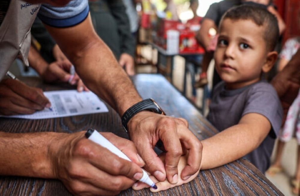 "الصحة العالمية" تطلق حملة تطعيم ضد شلل الأطفال في قطاع غزة