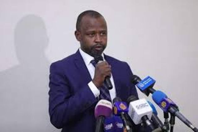 شاهد بالفيديو.. الهادي إدريس: (الخرطوم ستكون العاصمة للحكومة الجديدة ولو استعصى الأمر لدينا خيارات أخرى.. نتمنى جلوس البرهان وحميدتي في طاولة واحدة وإذا اتفقا سنترك أمر الحكومة الجديدة)