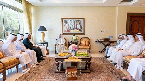 حاكم رأس الخيمة يطلع على استراتيجية "إي آند الإمارات"