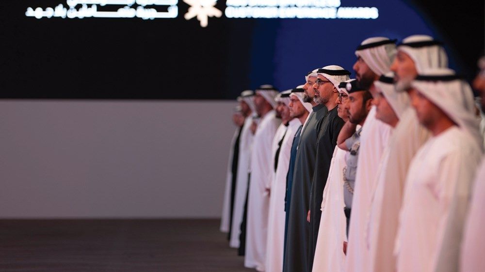 خالد بن محمد بن زايد يكرِّم الفائزين بالدورة الأولى من "جائزة أبوظبي لتجربة متعاملين بلا جهد"