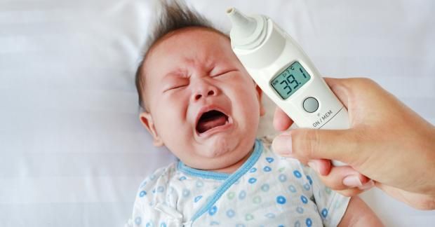 ارتفاع درجة الحرارة عند الأطفال.. امتى يكون خطر وإزاي تتعاملي معاه صح؟