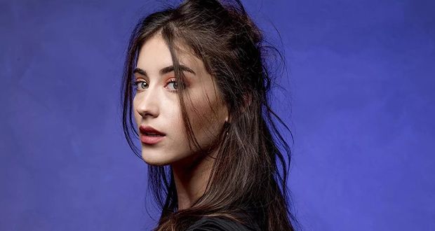 ابنة هازال كايا كبُرت وملامحها تُفاجئ الجمهور.. هل تشبهها؟