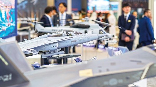 الشركات الوطنية تخطف الأضواء خلال «آيدكس» و«نافدكس»