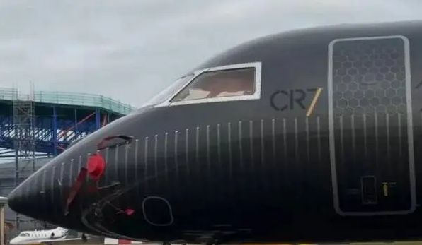الامارات | عطل خطير في طائرة كريستيانو رونالدو