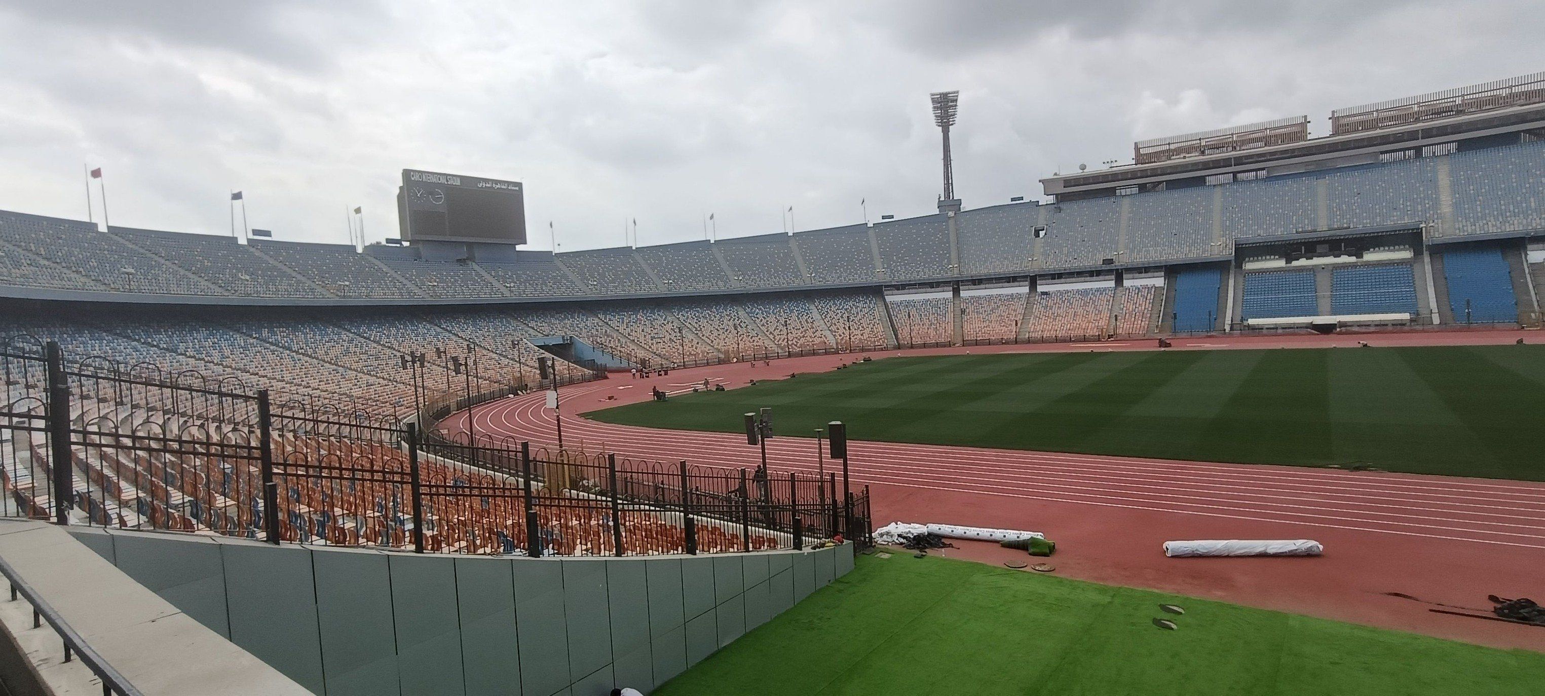 شاهد.. استاد القاهرة الدولى يستعد لاستقبال قمة الأهلى والزمالك