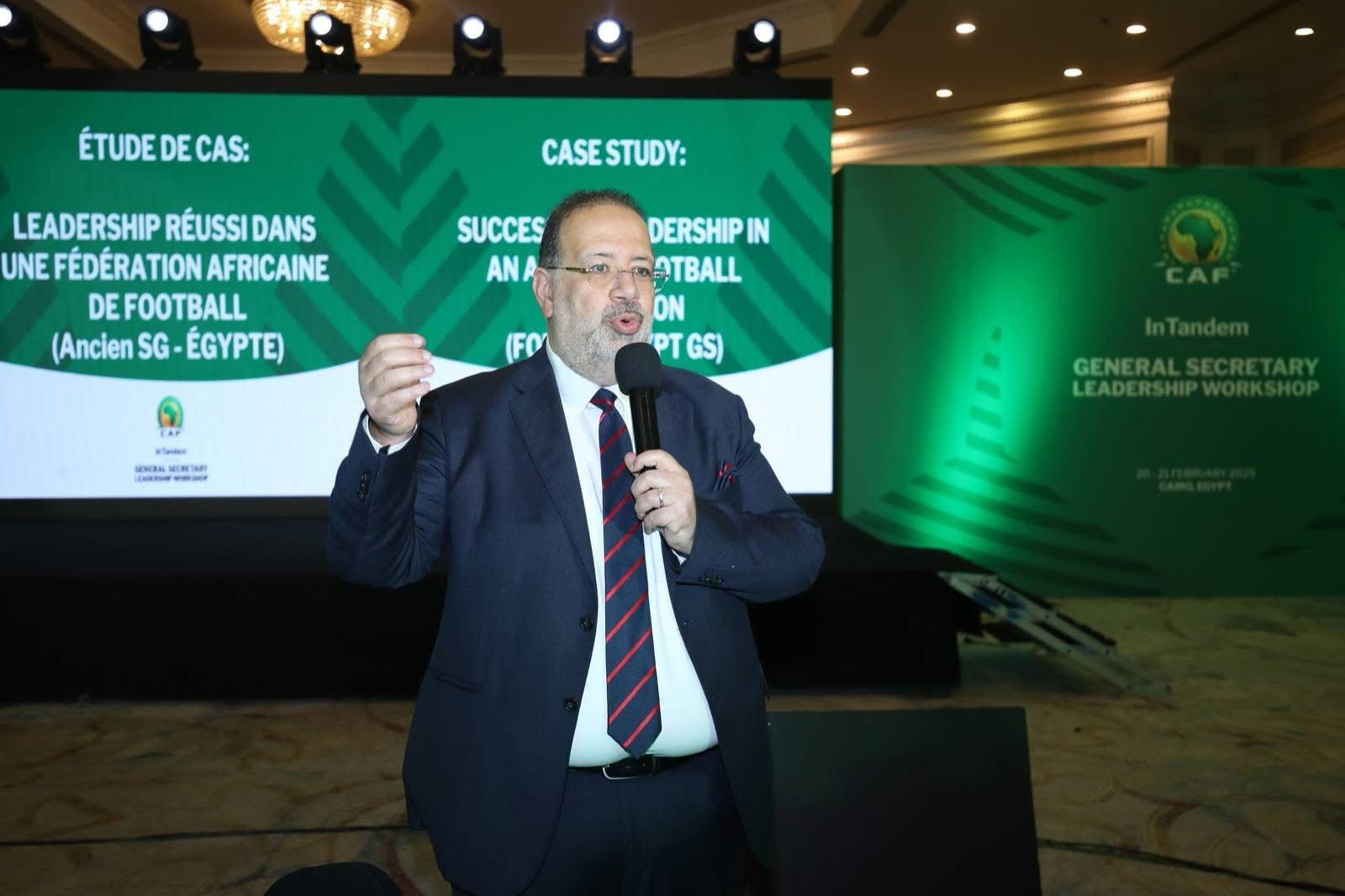 وليد العطار يلقي محاضرة لسكرتيري عموم الاتحادات الأفريقية بتكليف من الكاف