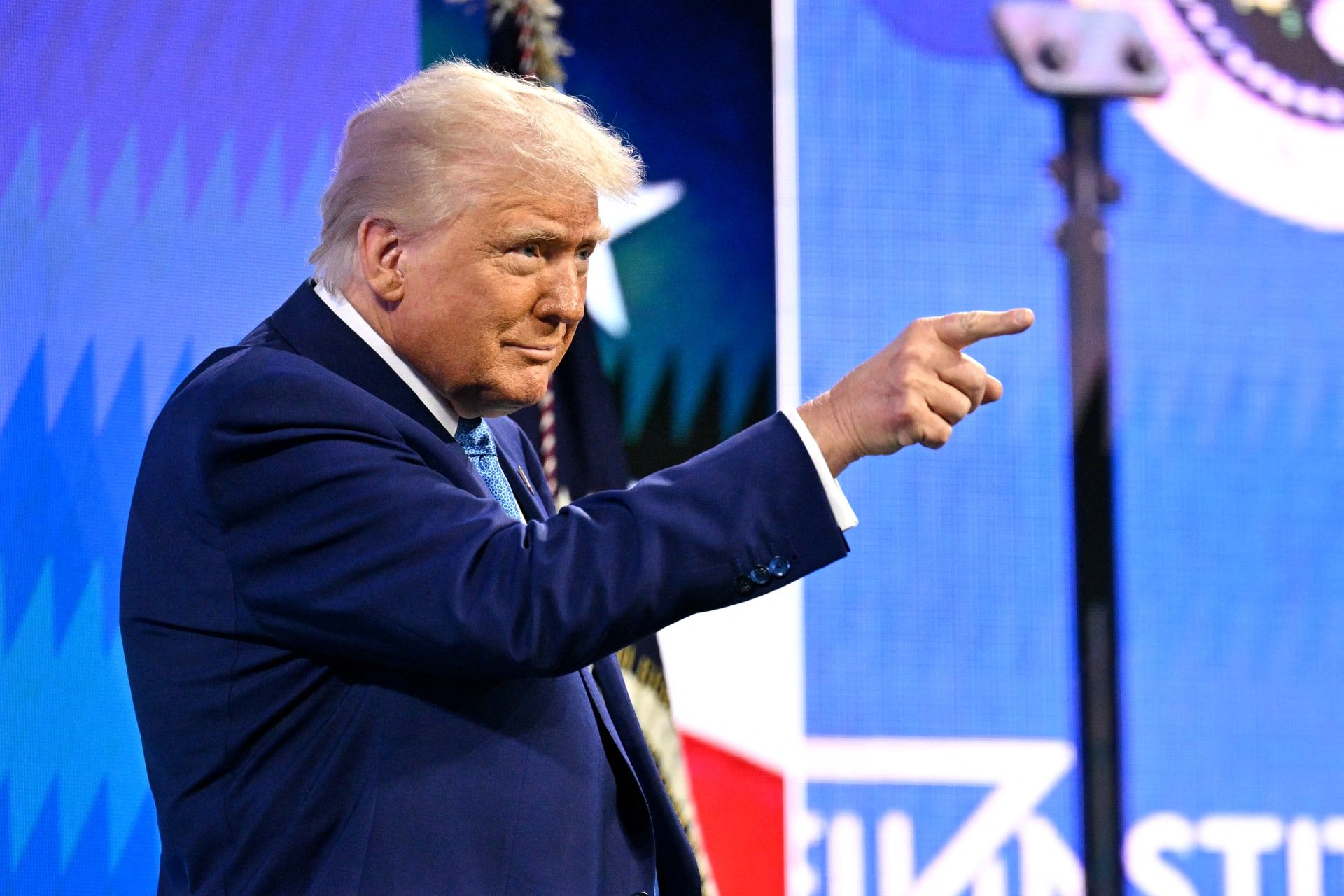 الرئيس الأمريكي يؤكد أهمية الاستثمارات التي تولد عوائد مالية خلال كلمته في النسخة الثالثة لقمة الأولوية بميامي