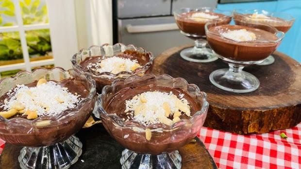 تريند البيض المسلوق بالكاكاو واللبن.. ماذا يفعل تناوله بالجسم؟