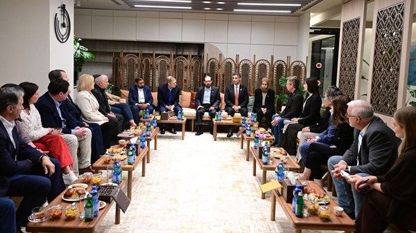 علي النعيمي يلتقي وفداً من الكونغرس الأميركي يزور إسرائيل