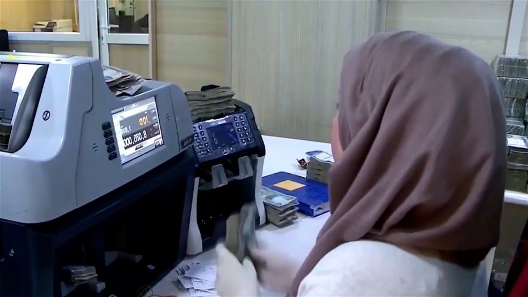 وزارة المالية تحذر: عجز التمويل يهدد رواتب الموظفين والمتقاعدين