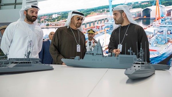 رئيس الدولة يشهد جانباً من فعاليات «نافدكس»