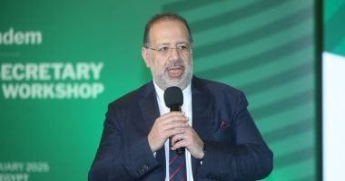 وليد العطار يلقي محاضرة لسكرتيري عموم الاتحادات الأفريقية بتكليف من الكاف