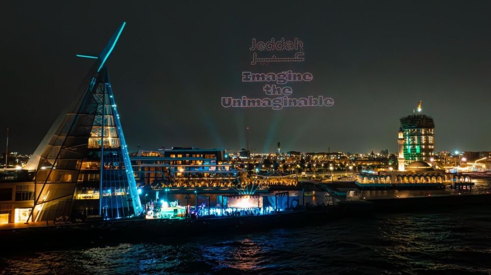 شاهد| بعروض الدرونز.. تدشين الهوية الجديدة لموسم جدة