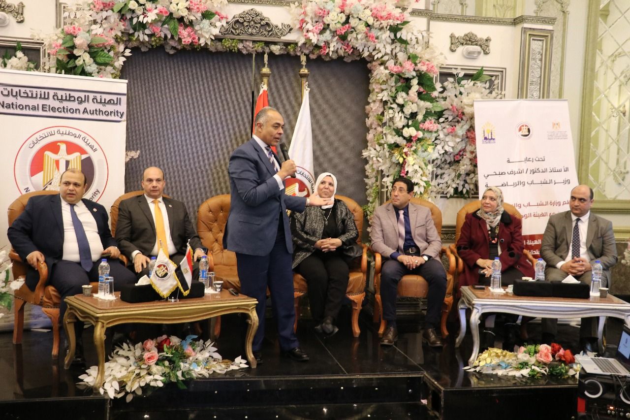 الوطنية للانتخابات تنظم ندوة تثقيفية بمركز شباب باب الشعرية لتعزيز الوعى.. صور