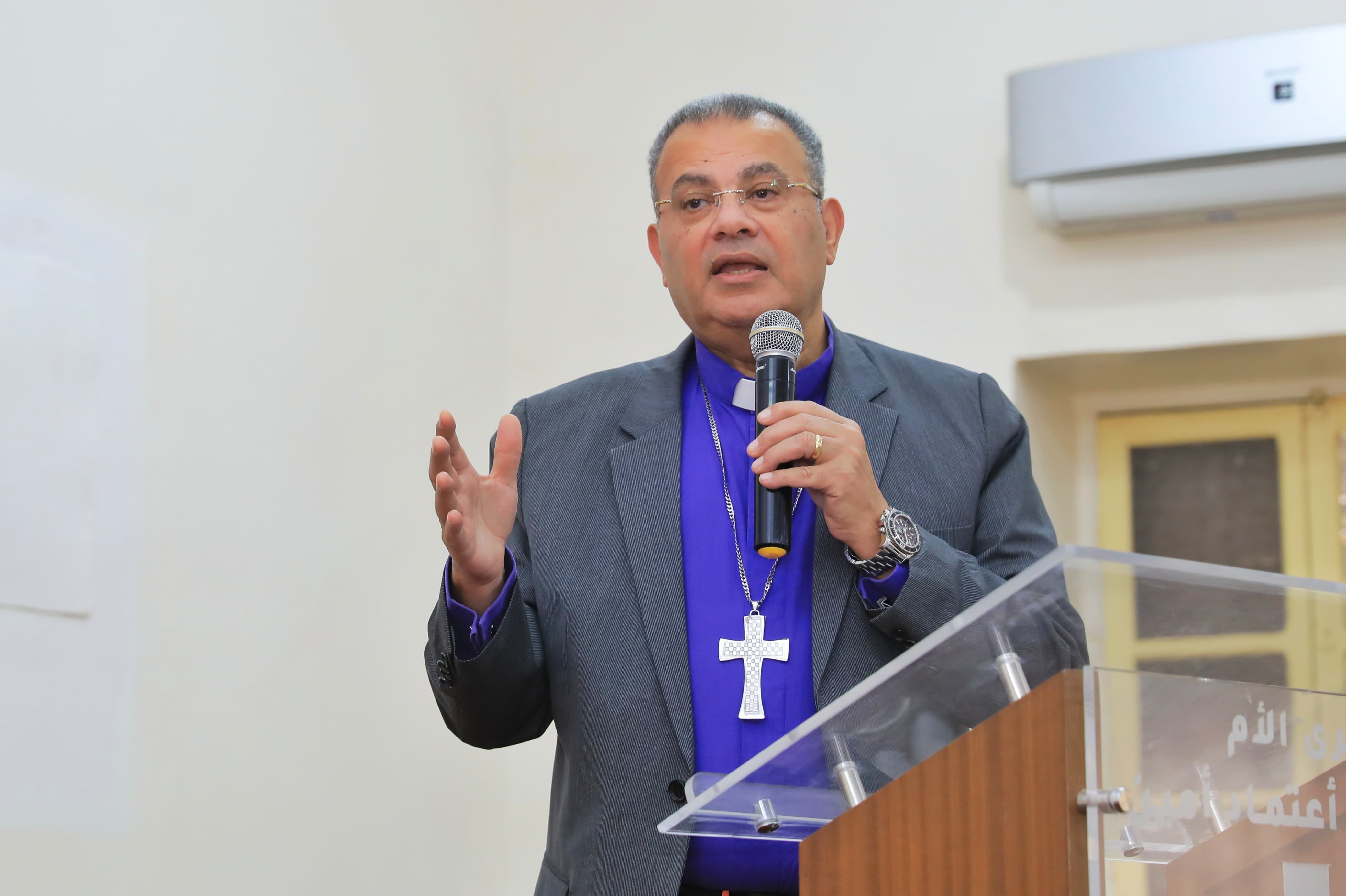 أندريه زكى يشهد الاحتفال برسامة شيوخ وشمامسة جددا بالكنيسة الإنجيلية فى إدفو