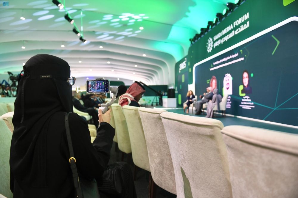 ثورة جديدة.. كيف يعيد الذكاء الاصطناعي تشكيل المشهد الإعلامي؟