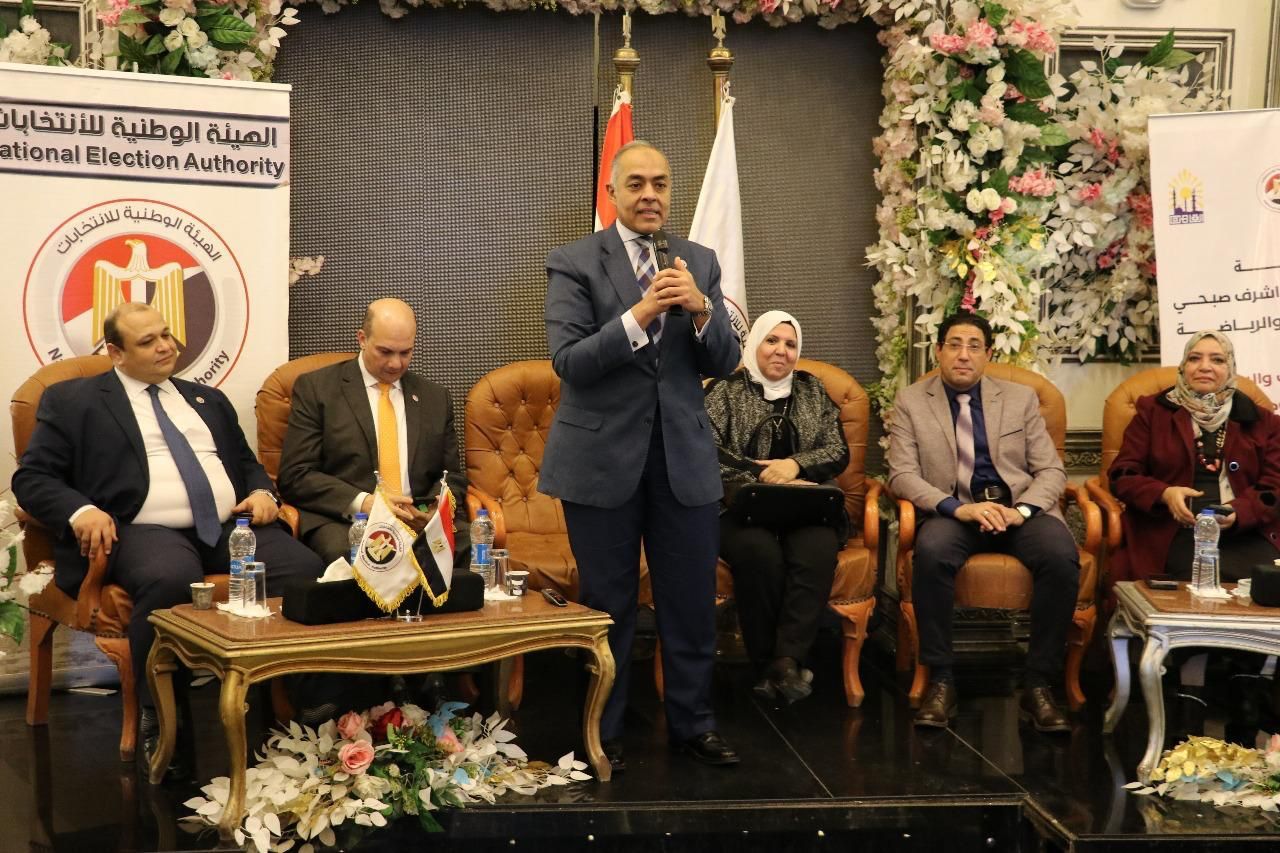 الوطنية للانتخابات تنظم ندوة تثقيفية بمركز شباب باب الشعرية لتعزيز الوعى.. صور