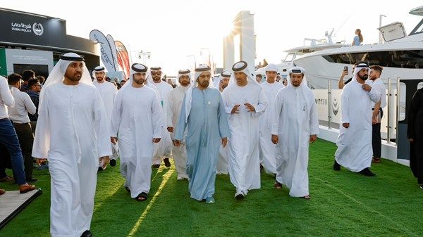 محمد بن راشد يزور معرض دبي العالمي للقوارب 2025