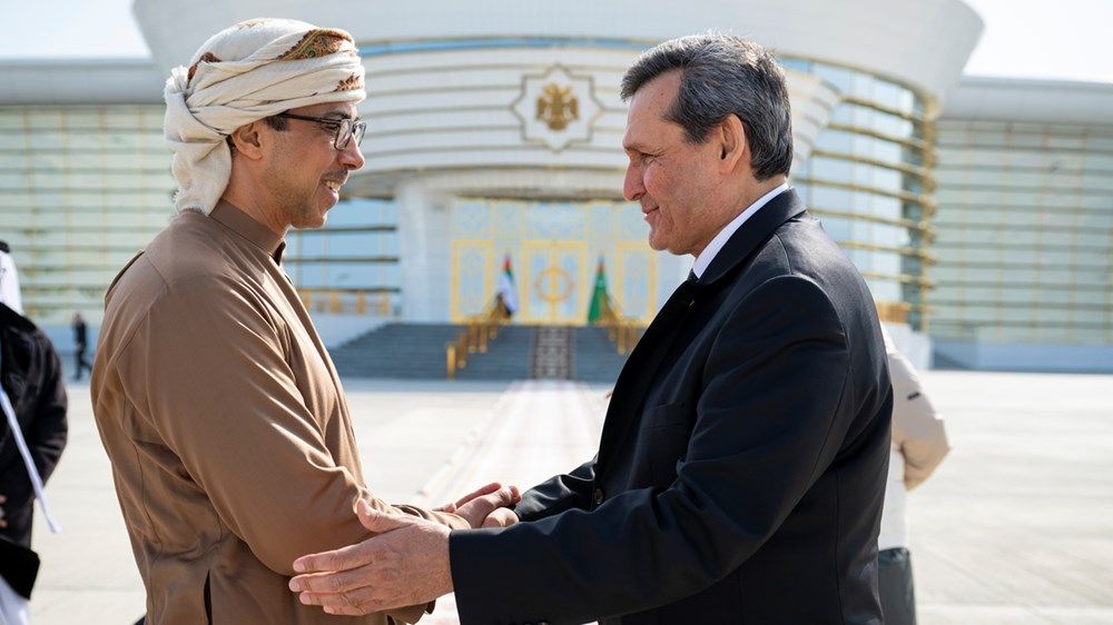 منصور بن زايد يلتقي رئيس تركمانستان في عشق آباد