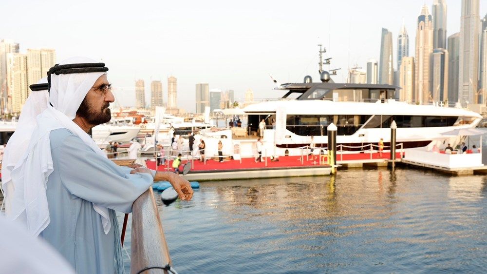 محمد بن راشد يزور معرض دبي العالمي للقوارب 2025