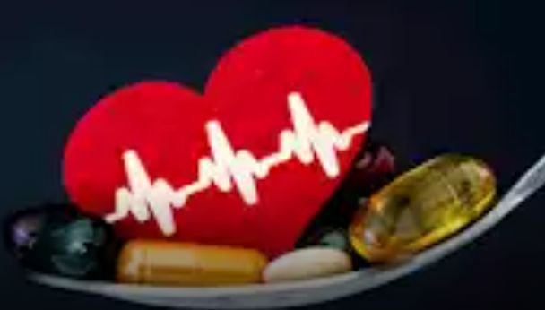 احذر تناول هذه الفاكهة مع أدوية القلب والكوليسترول.. أضرارها كارثية