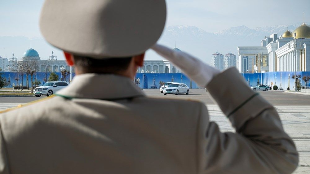 منصور بن زايد يلتقي رئيس تركمانستان في عشق آباد