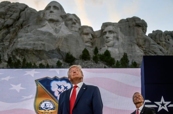 مطار باسمه وعيد ميلاده عطلة رسمية.. حزب ترامب يثير الجدل × 30 يوم.. تفاصيل