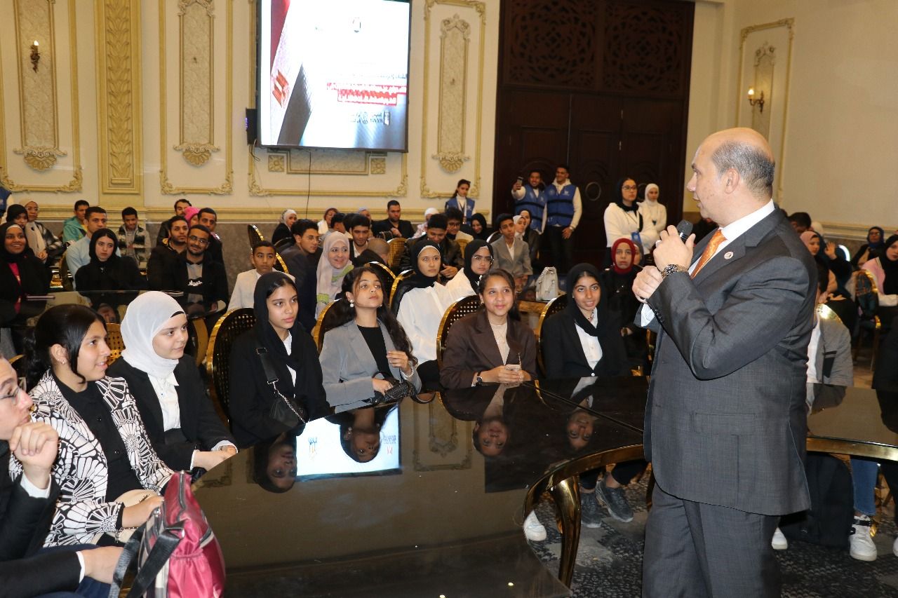 الوطنية للانتخابات تنظم ندوة تثقيفية بمركز شباب باب الشعرية لتعزيز الوعى.. صور