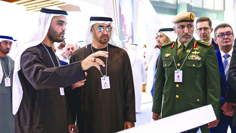 الامارات | رئيس الدولة يطلع على أحدث الأنظمة والابتكارات الدفاعية البحرية في «نافدكس»