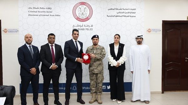 شرطة أبوظبي توقع مذكرة تفاهم مع «العربية للطيران»