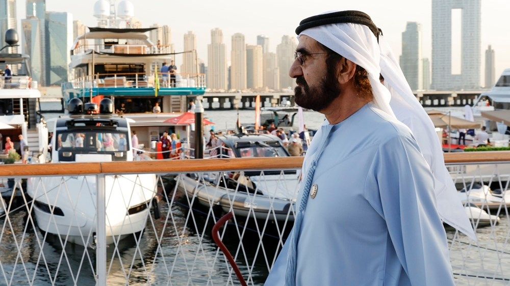 محمد بن راشد يزور معرض دبي العالمي للقوارب 2025