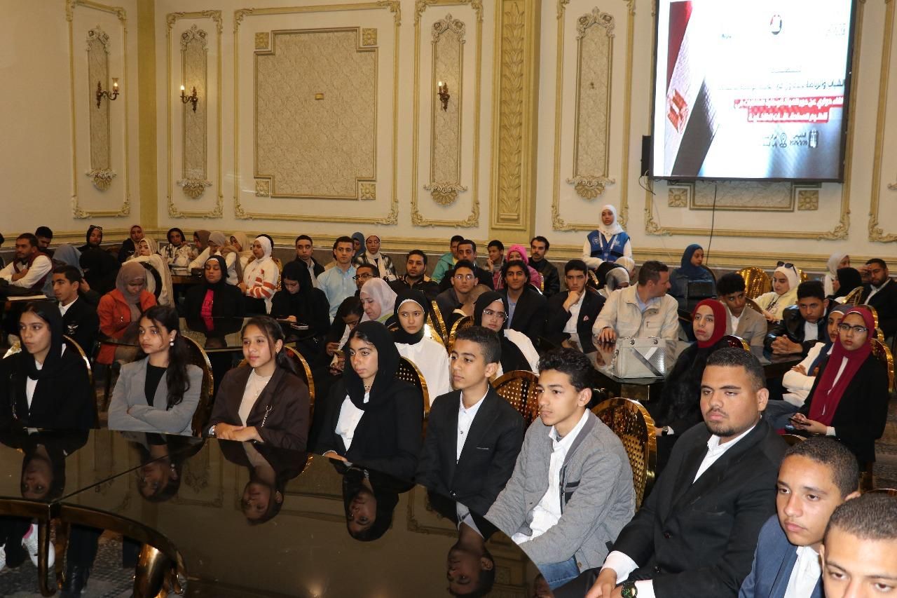 الوطنية للانتخابات تنظم ندوة تثقيفية بمركز شباب باب الشعرية لتعزيز الوعى.. صور