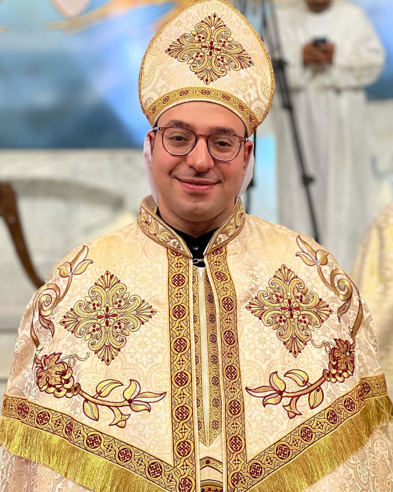 البابا تواضروس الثانى يرسم 3 كهنة على مذبح كنيسة القديسة العذراء مريم بأرض الجولف