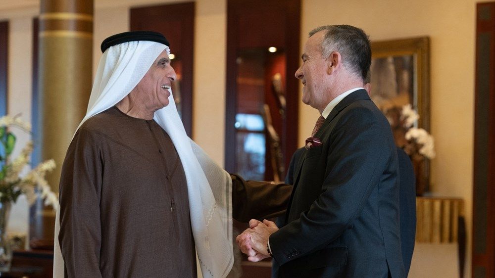 سعود بن صقر يستقبل الرئيس التنفيذي لمجموعة «أكور»