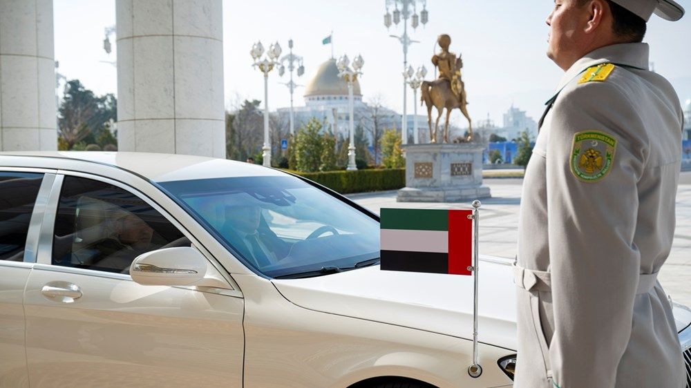 منصور بن زايد يلتقي رئيس تركمانستان في عشق آباد