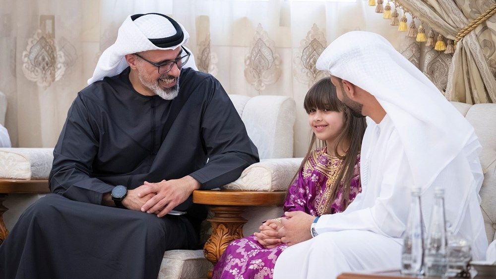 خالد بن محمد بن زايد يزور حميد محمد بخيت الكتبي في منطقة العين