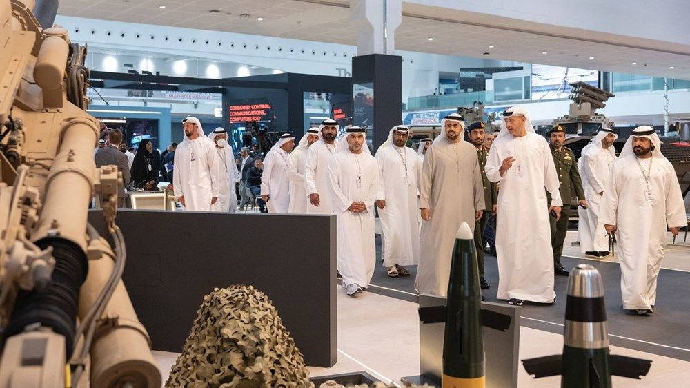 ذياب بن محمد بن زايد يزور معرض «آيدكس» 2025