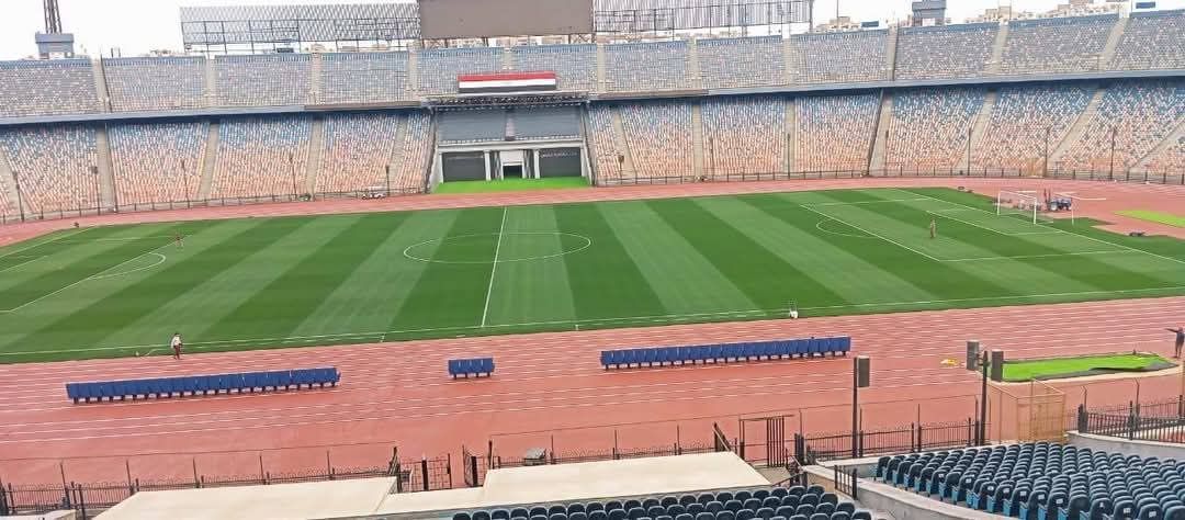 استاد القاهرة جاهز لاستضافة مباراة القمة بين الأهلي والزمالك الليلة.. صور