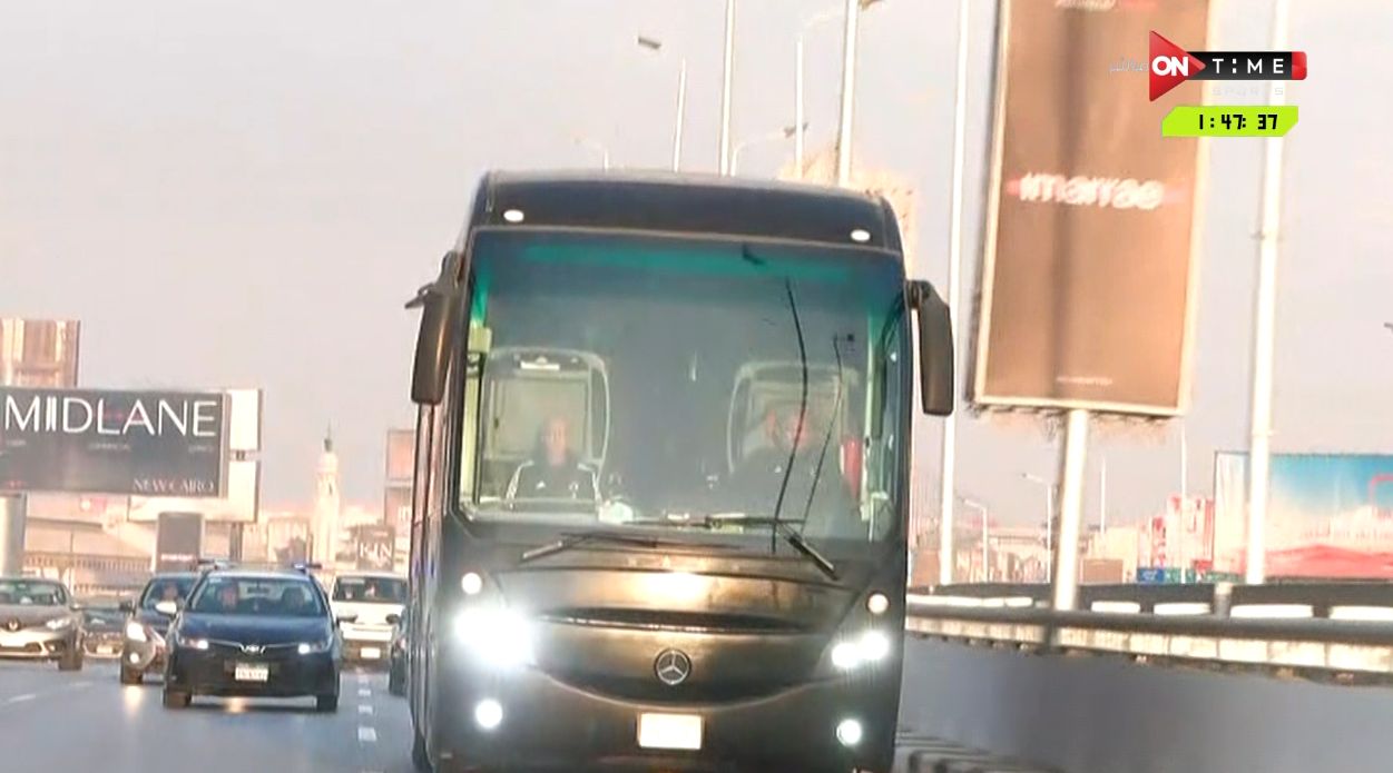 تحرك حافلتى الأهلى والزمالك إلى استاد القاهرة استعداداً لمباراة القمة