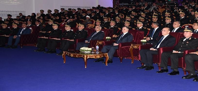 وزير الداخلية يكرم أسر الشهداء والمصابين والمتميزين.. صور