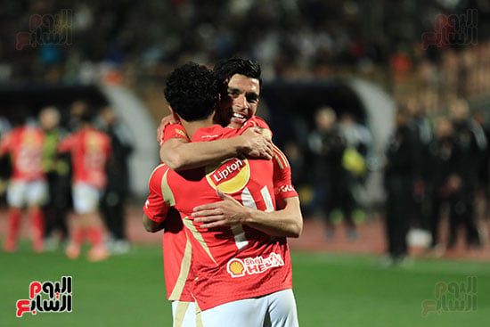 الأهلى والزمالك يتعادلان 1-1 فى قمة الكرة المصرية بتوقيع "المغاربة".. صور