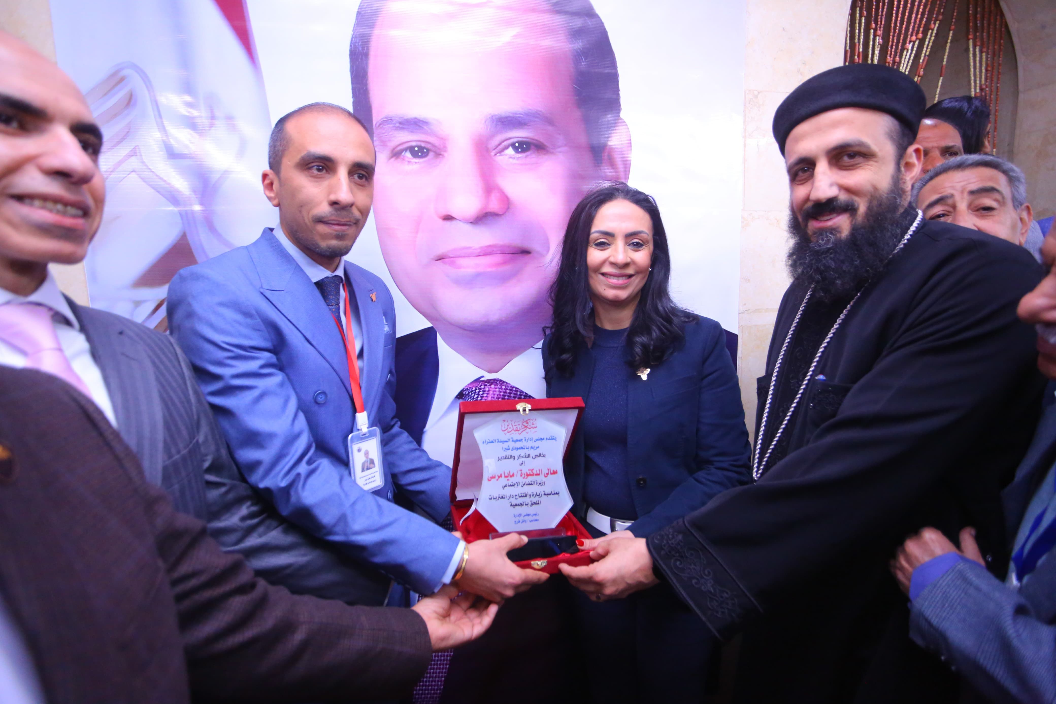 وزيرة التضامن ومحافظ القاهرة يفتتحان دارا للمغتربات بشبرا