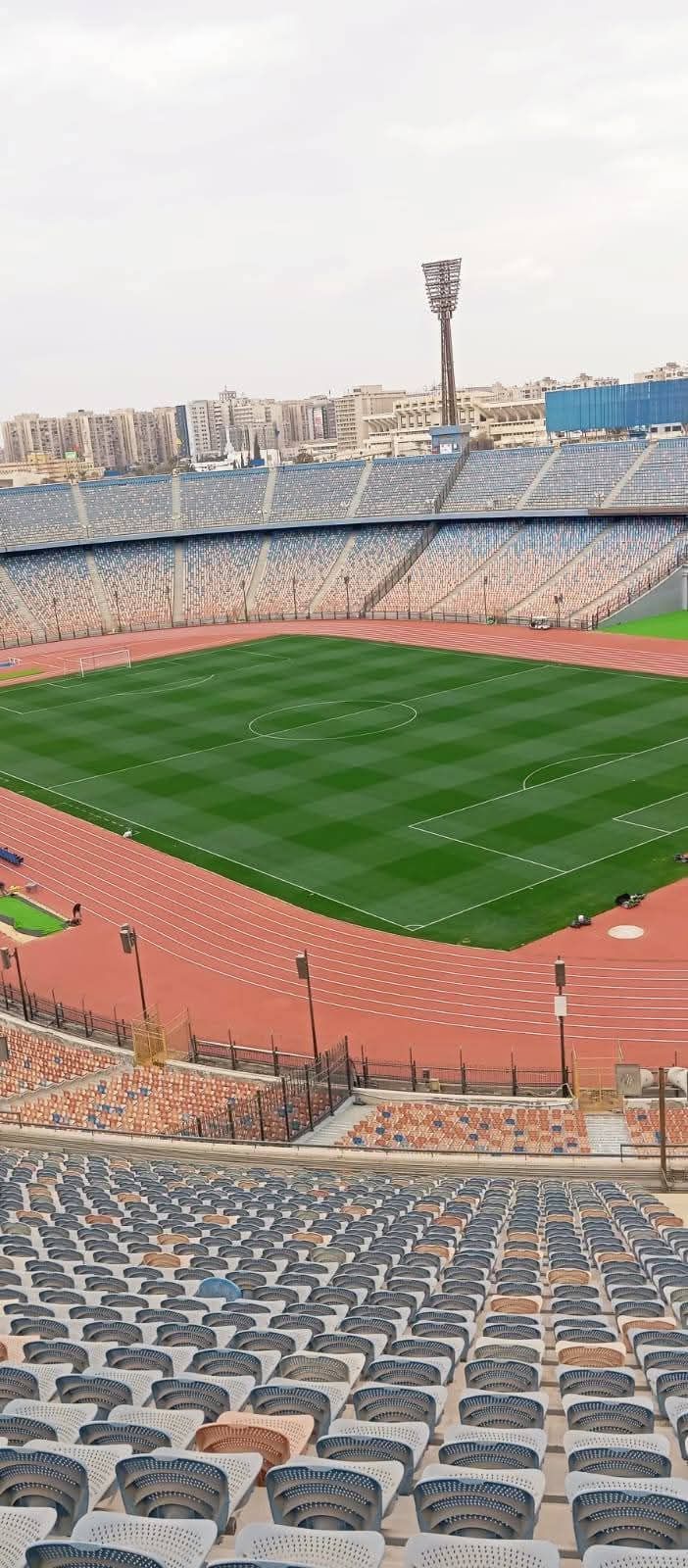 استاد القاهرة جاهز لاستضافة مباراة القمة بين الأهلي والزمالك الليلة.. صور