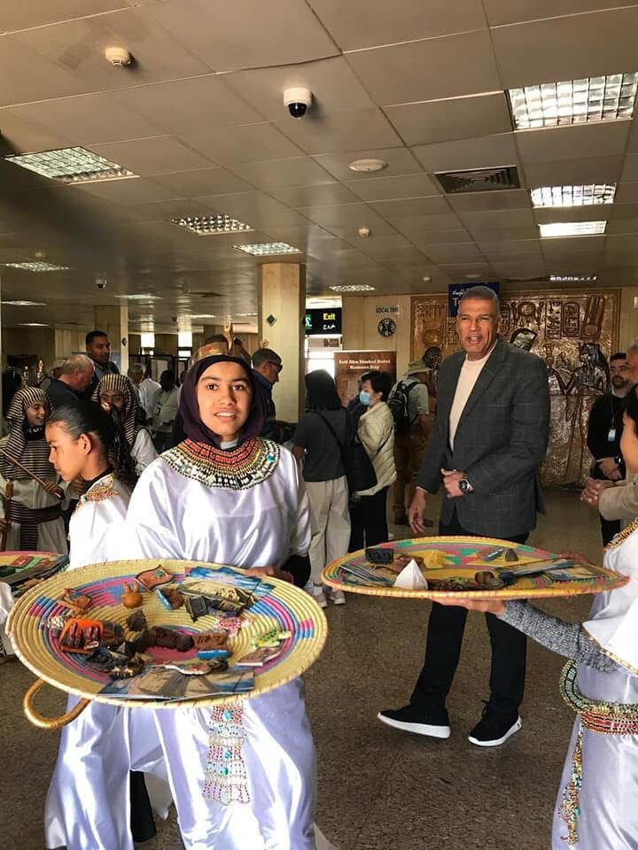 مطار أبو سمبل يحتفل مع السائحين بظاهرة تعامد الشمس على وجه الملك رمسيس الثاني