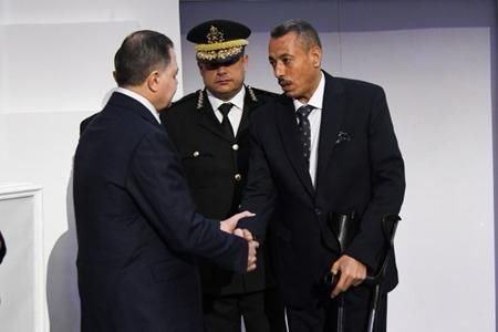 وزير الداخلية يكرم أسر الشهداء والمصابين والمتميزين.. صور