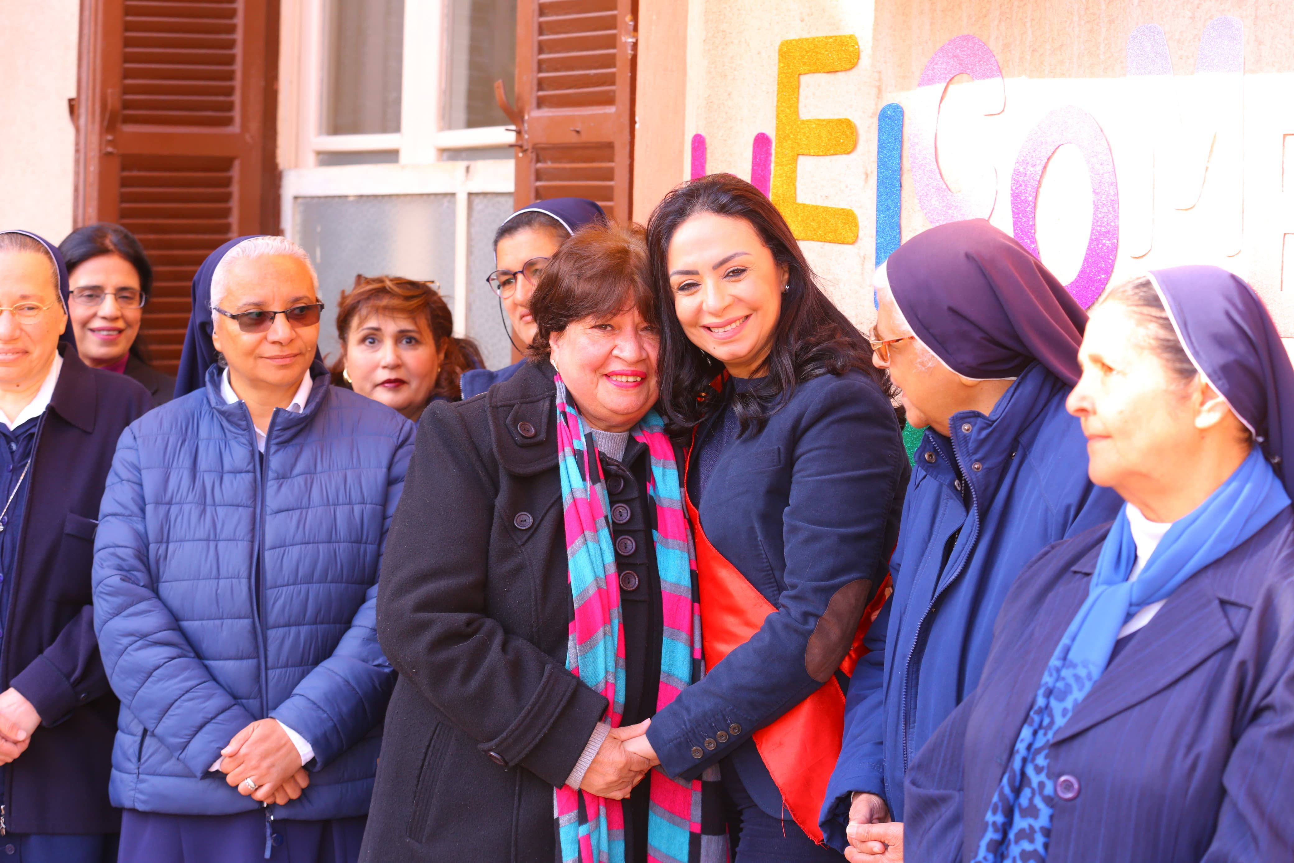 وزيرة التضامن تزور مدرسة تخرجت منها قبل 35 عاماً